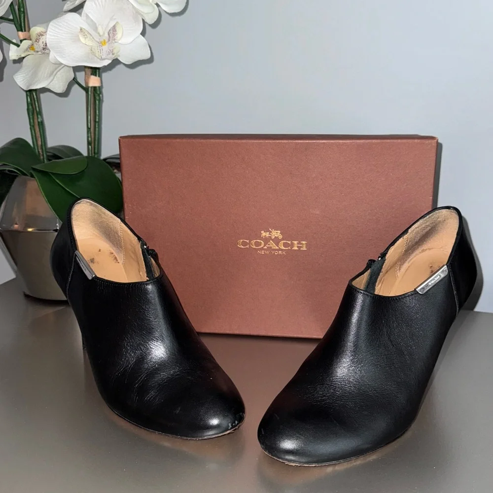 COACH SENECA GLAZED LEATHER BOOTIES - Picture 2 of 11